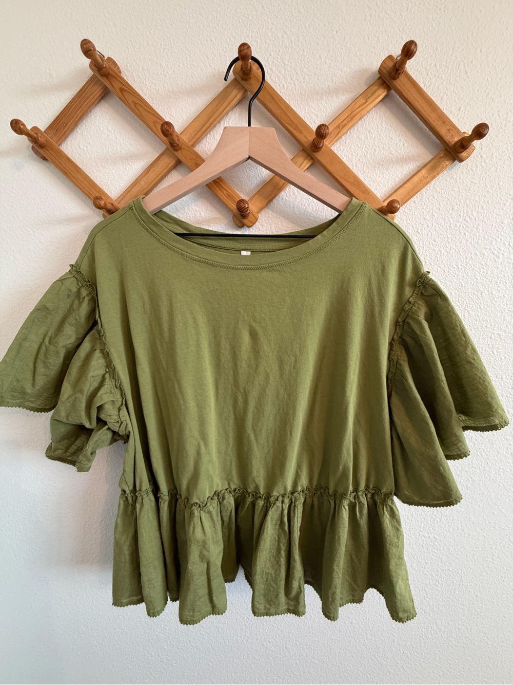 Anthropologie Olive Green Peplum Top 1X Relaxed Fit Ruffle Sleeve Boho